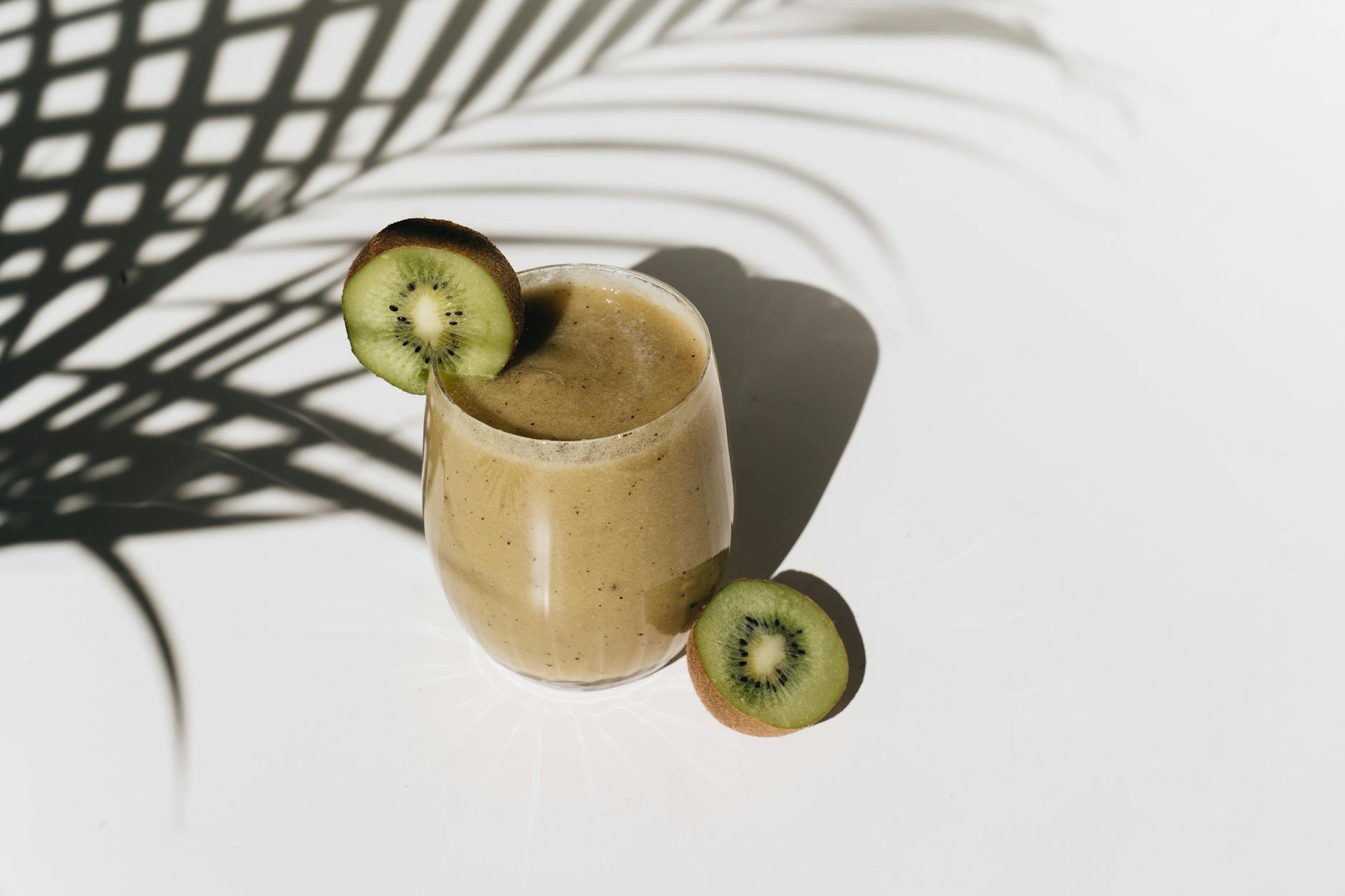 Gut-Easing Kiwi Flax Kefir Smoothie